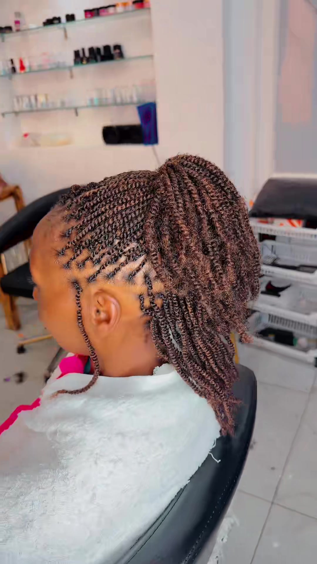 @GEECURLY SALON