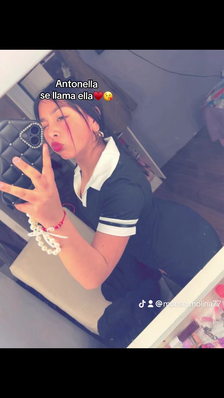 @𝓐𝓷𝓽𝓸𝓷𝓮𝓵𝓵𝓪🖤🍀