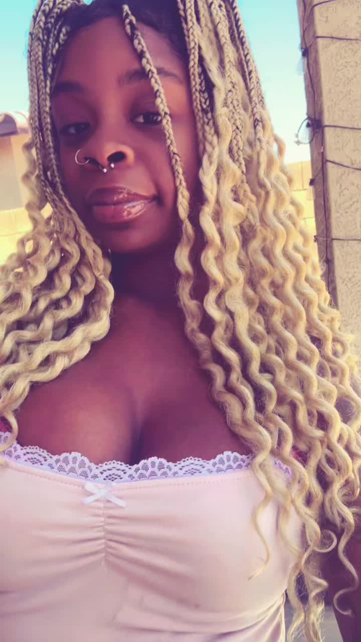 @urmomsbushy