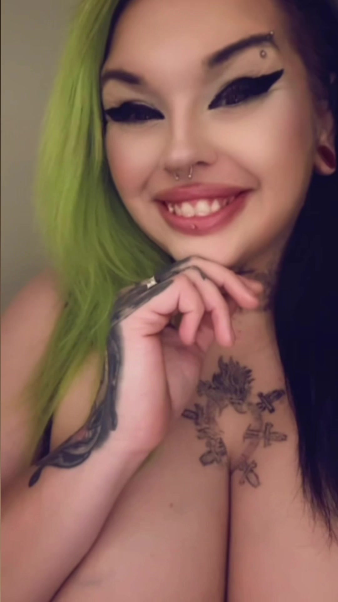 @BackshotsForBaddies