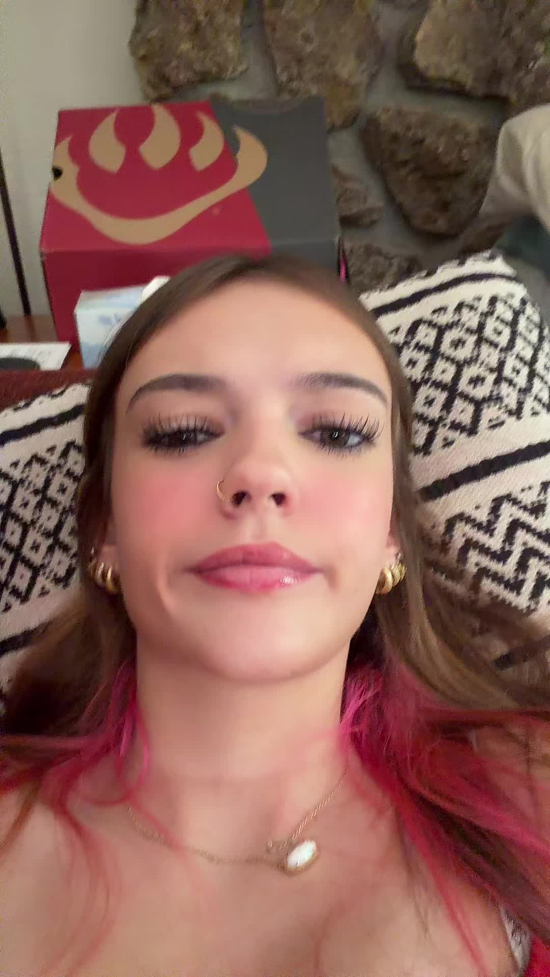 @🦄
