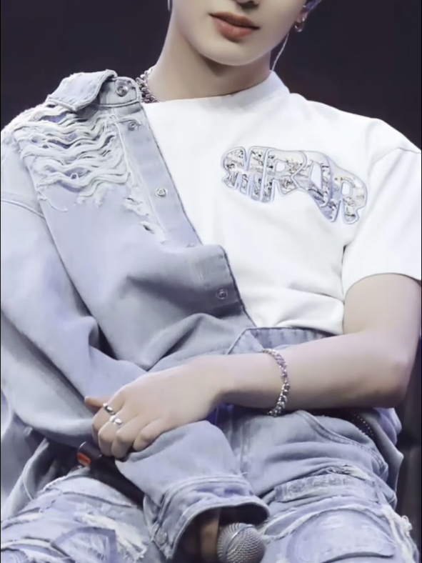 @Hyunjin๐myheart๐ซ๐๐ฐ๐ทSkZ๐ฉธ