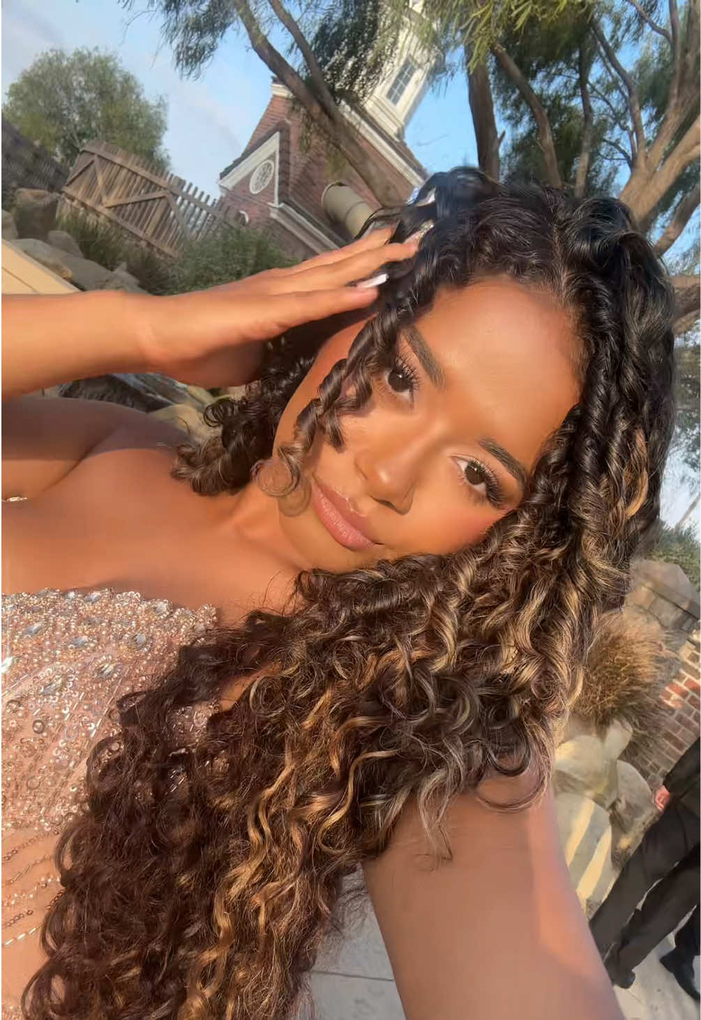 @Bella