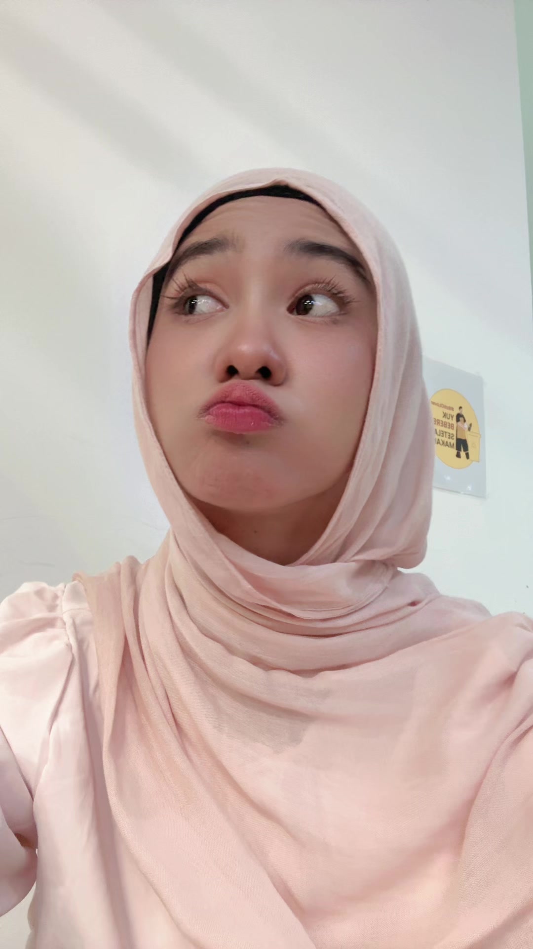 @Bella