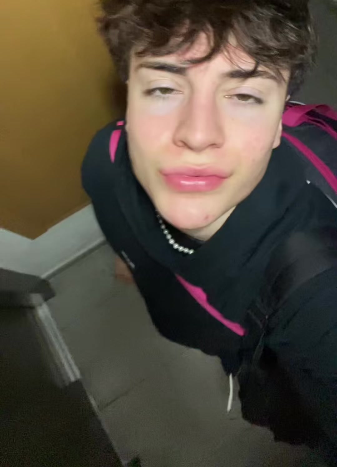 @𝖆𝖕𝖔𝖑𝖔