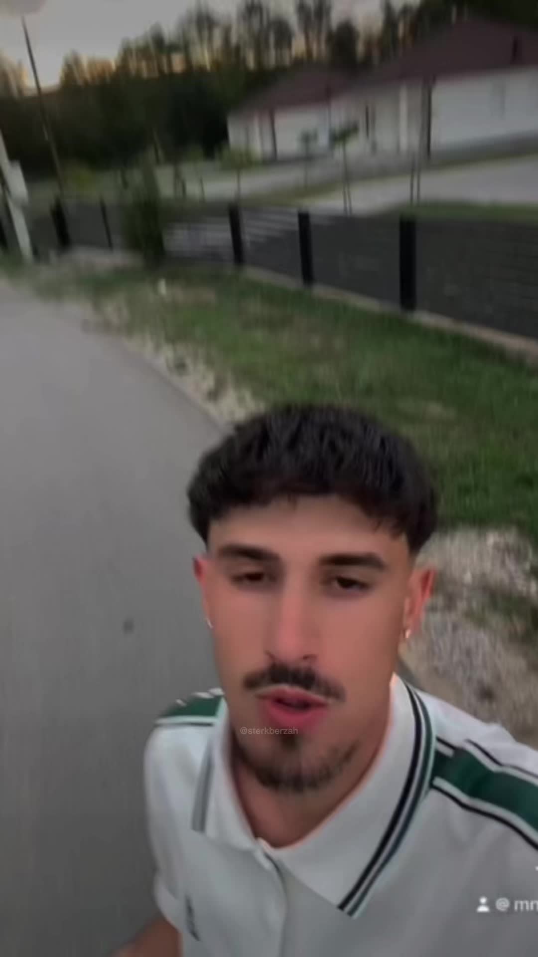 @888