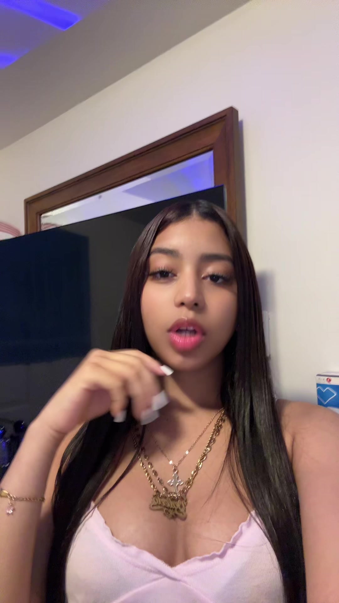 @VALERIA🦦