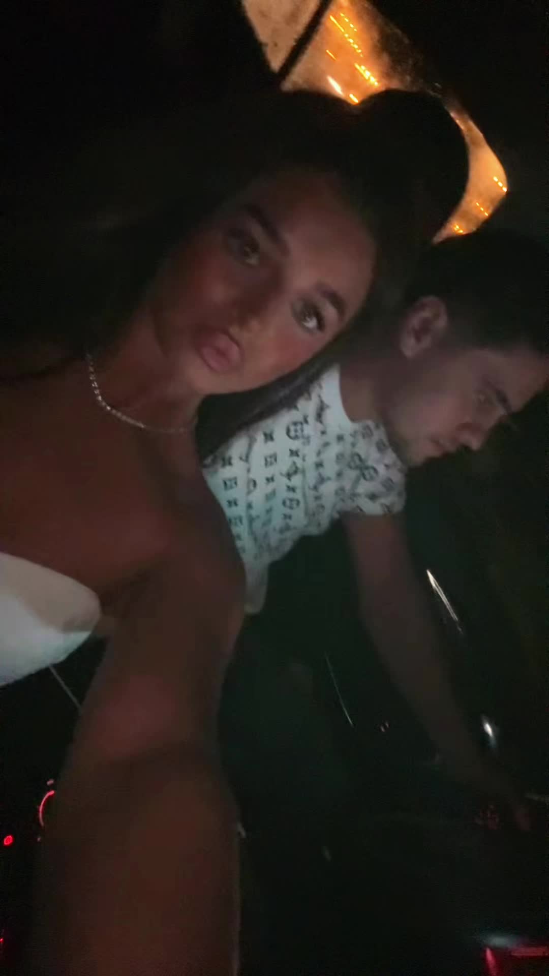 @whitneynicholsonn