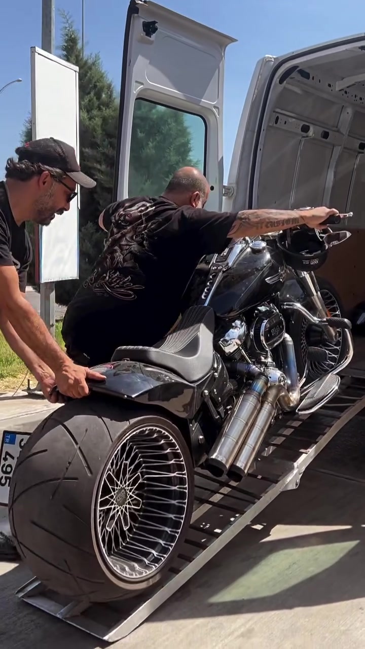 @Harley_Davidson_Lifestyle