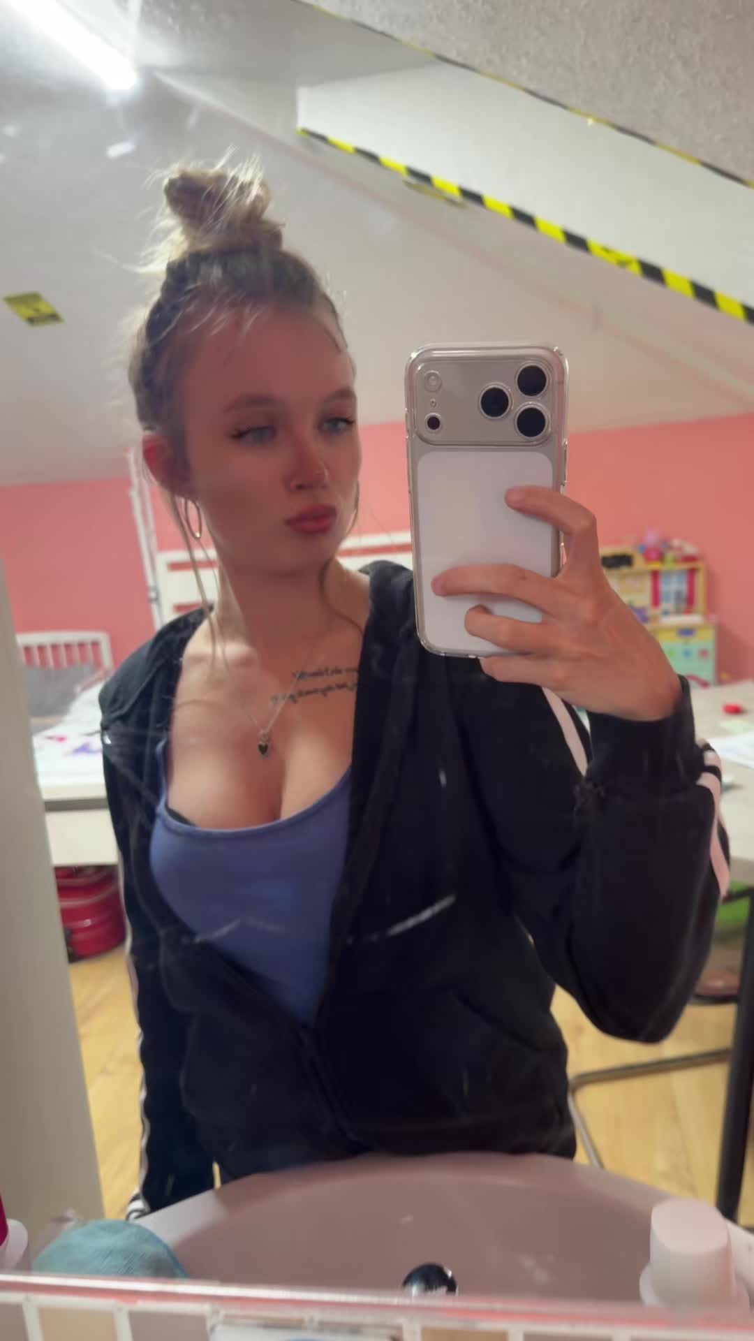 @tinytaraxo