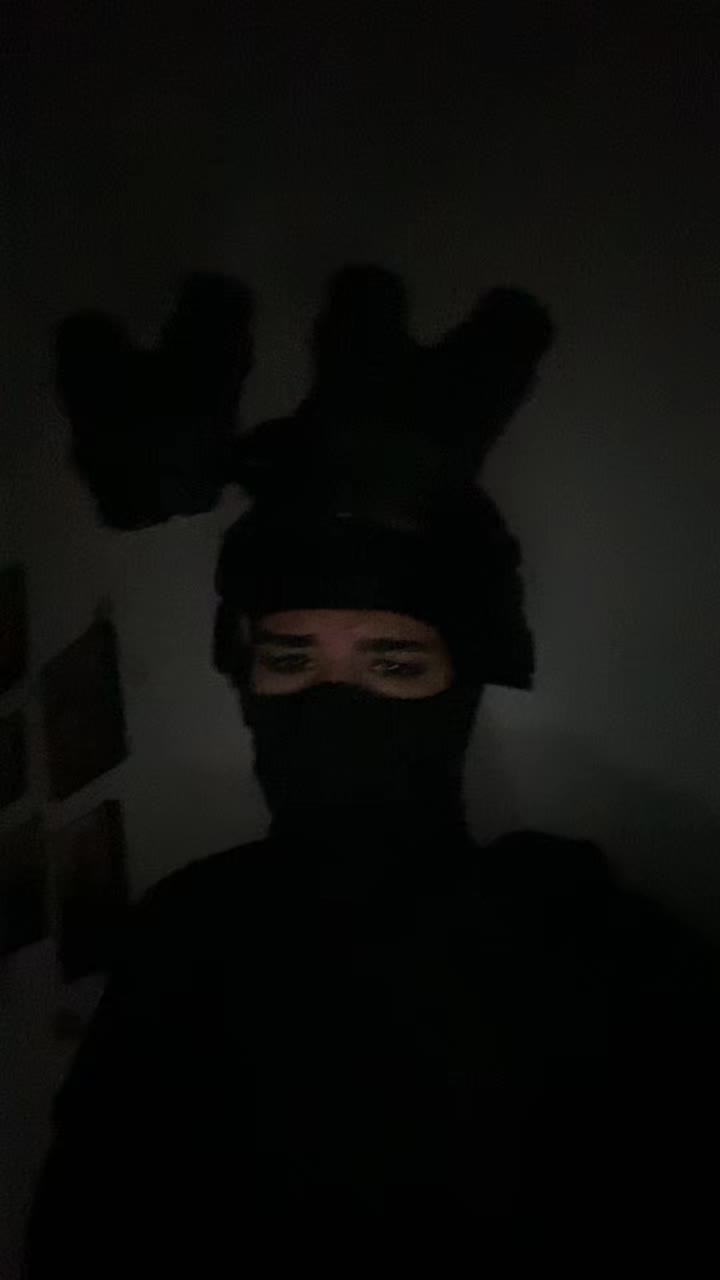 @╰‿╯