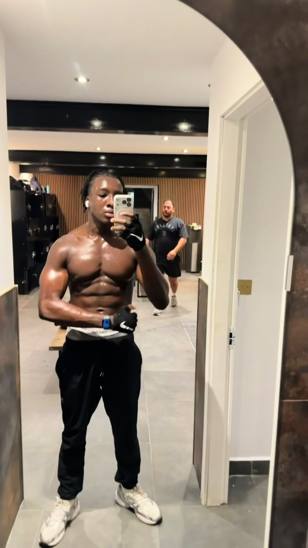 @fitnesswithibz