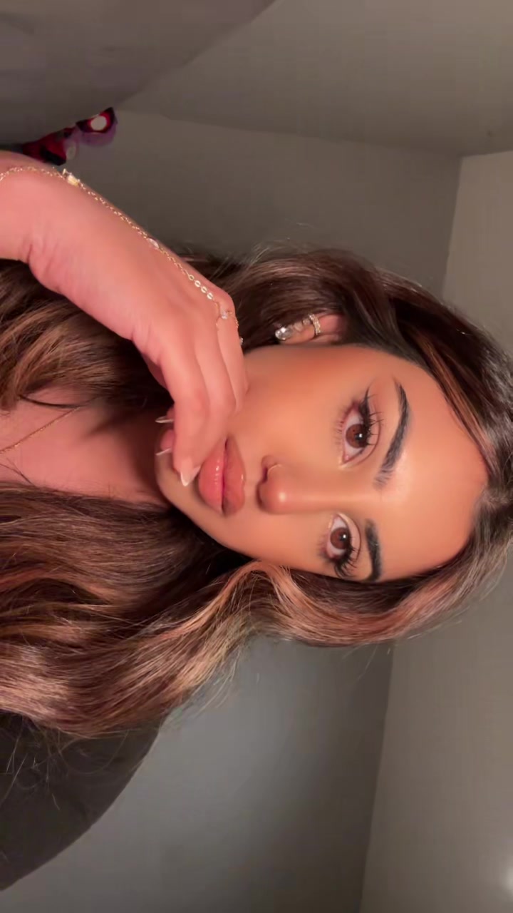 @arooj