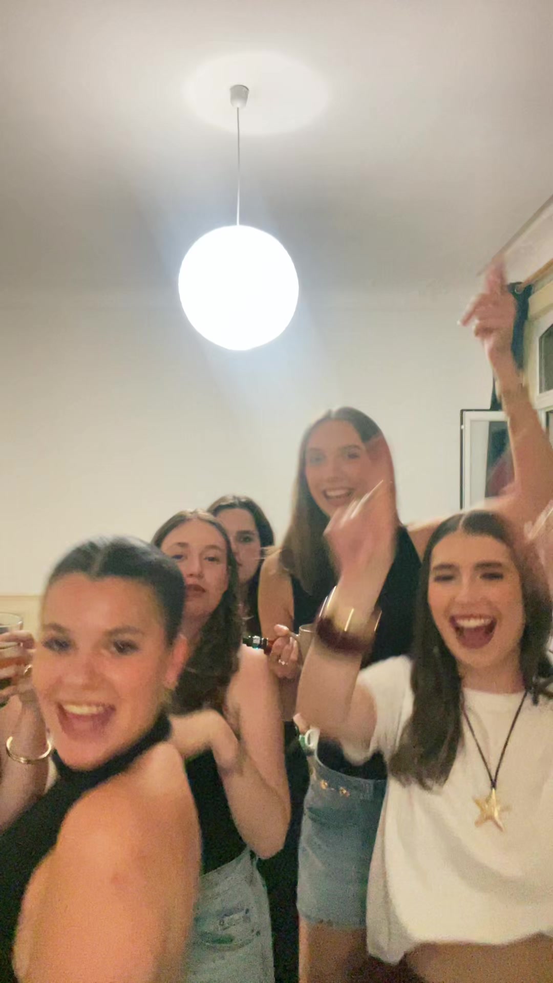 @melinacsnn