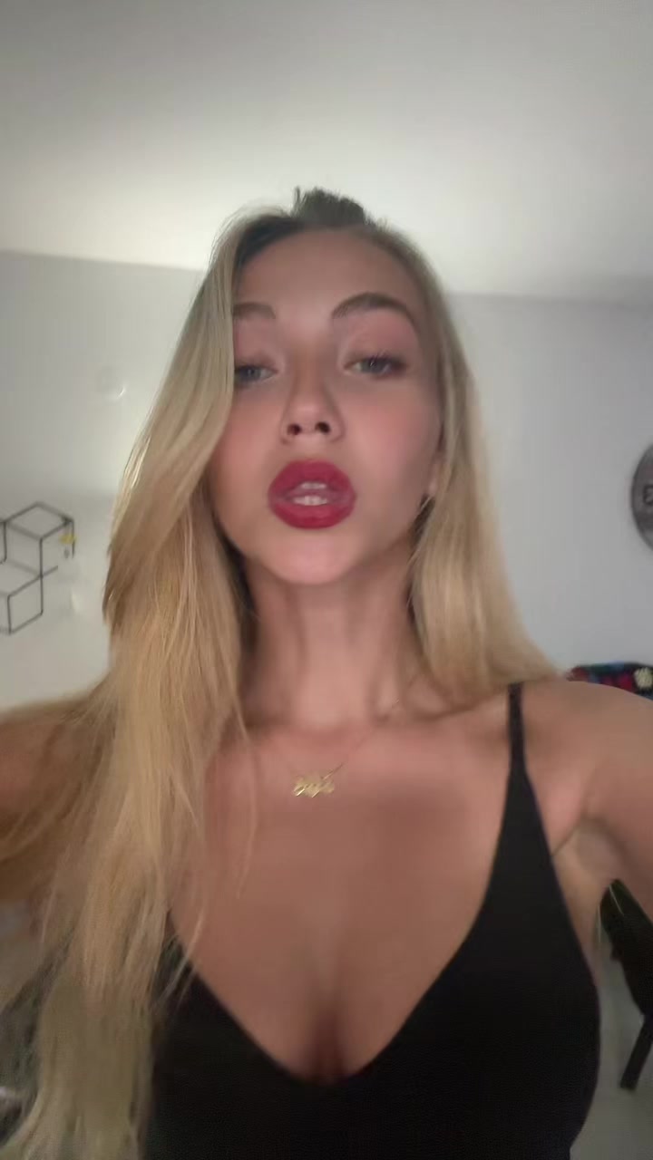 @Ella.
