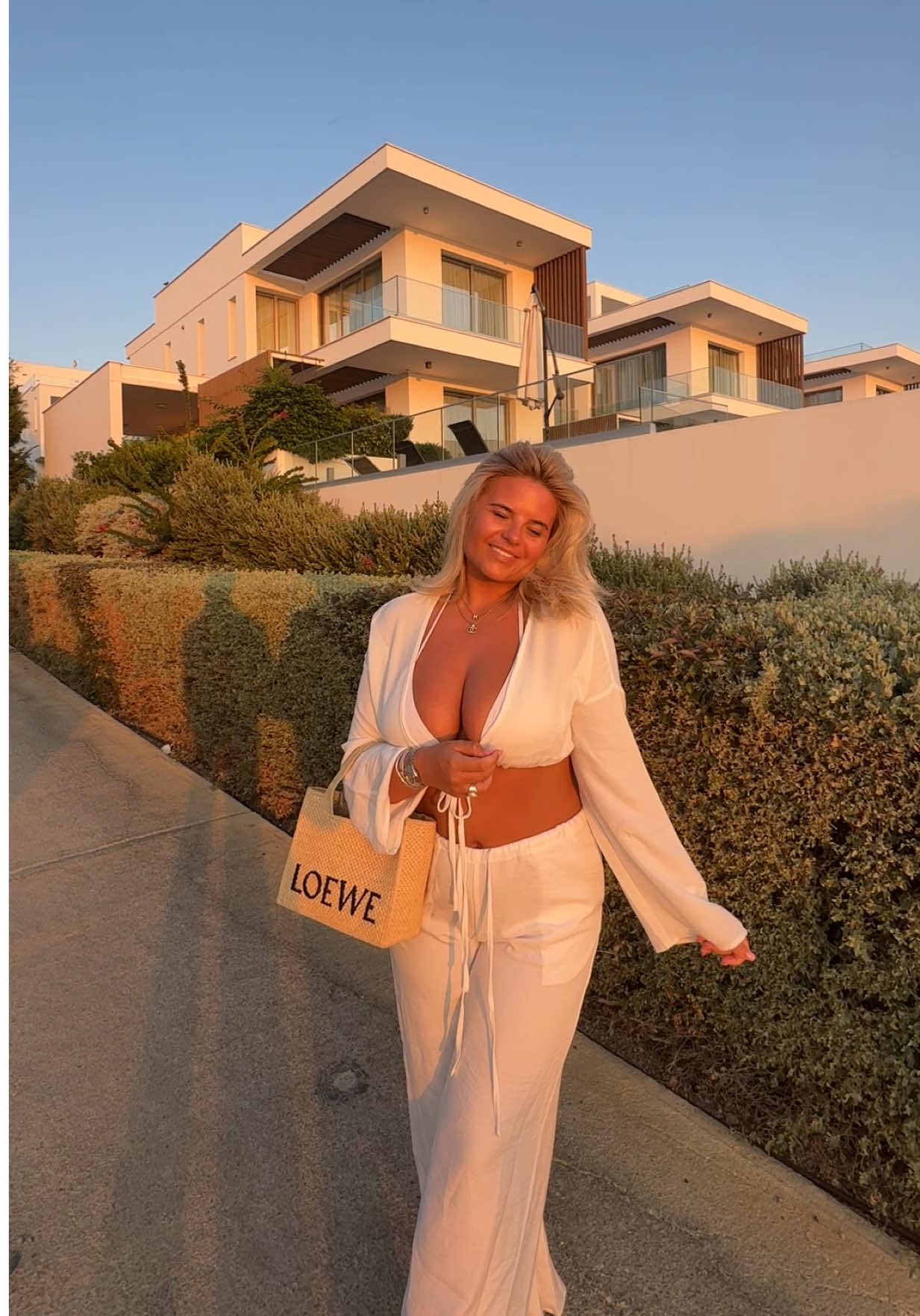 @Apollonia Llewellyn