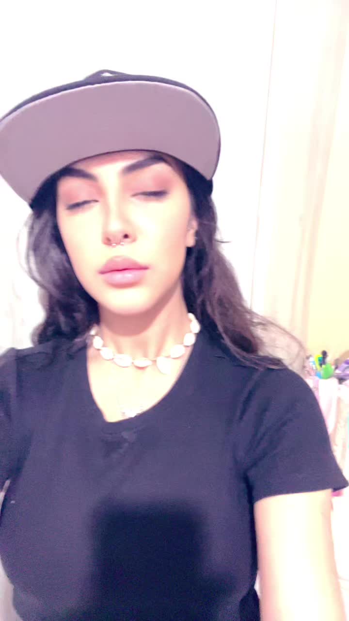 @heliiawi._