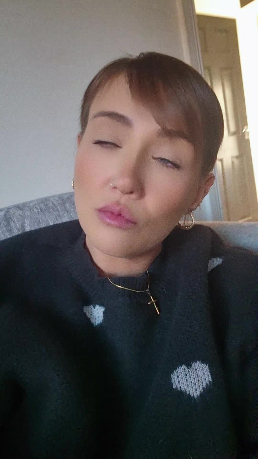 @staceyf🏴❤️👑