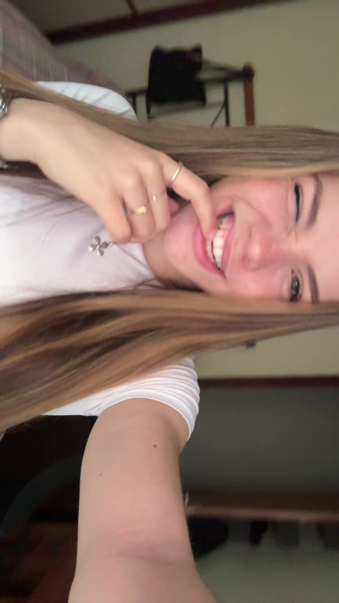 @Ainara