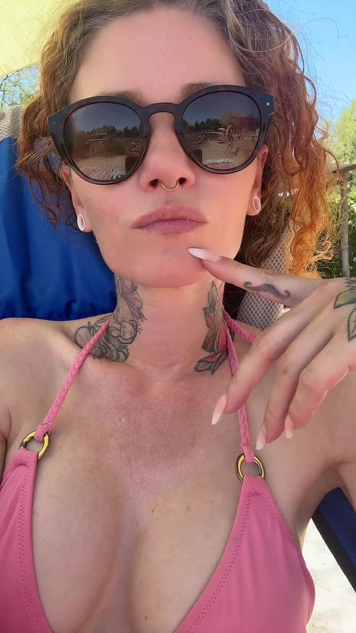 @Curlyhairwithtattoos