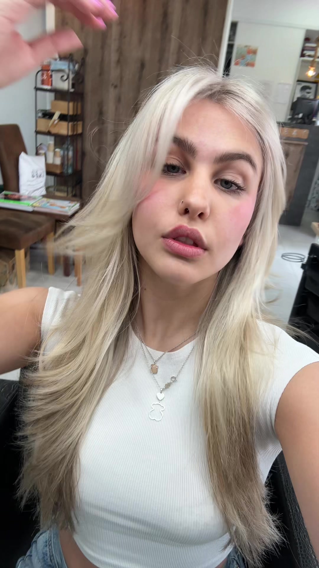 @jjuliacanaless