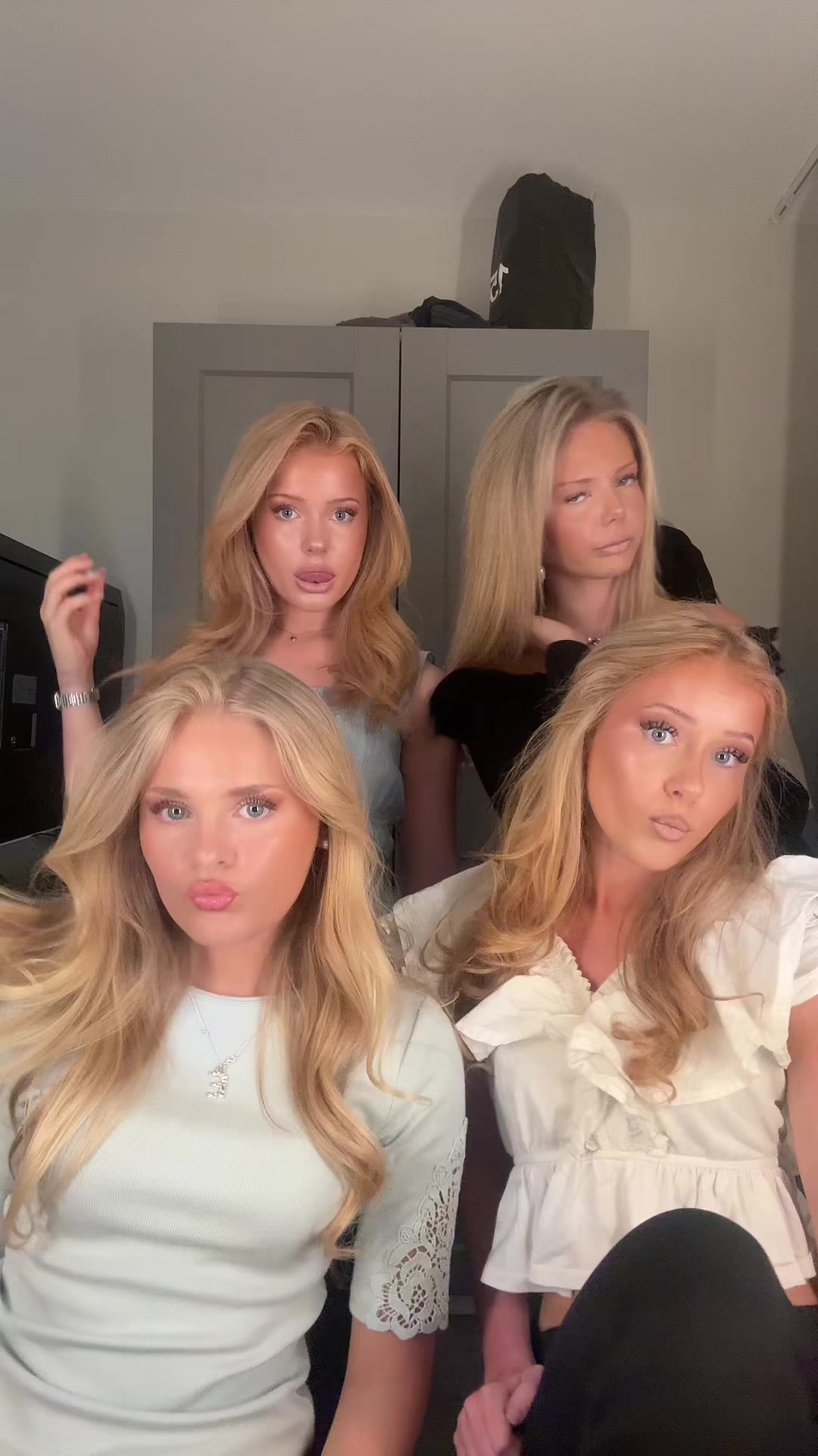 @😜👯♀️🤩