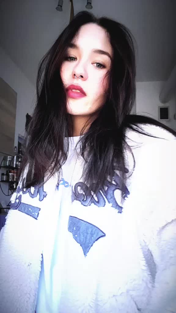 @Lari ⚢︎