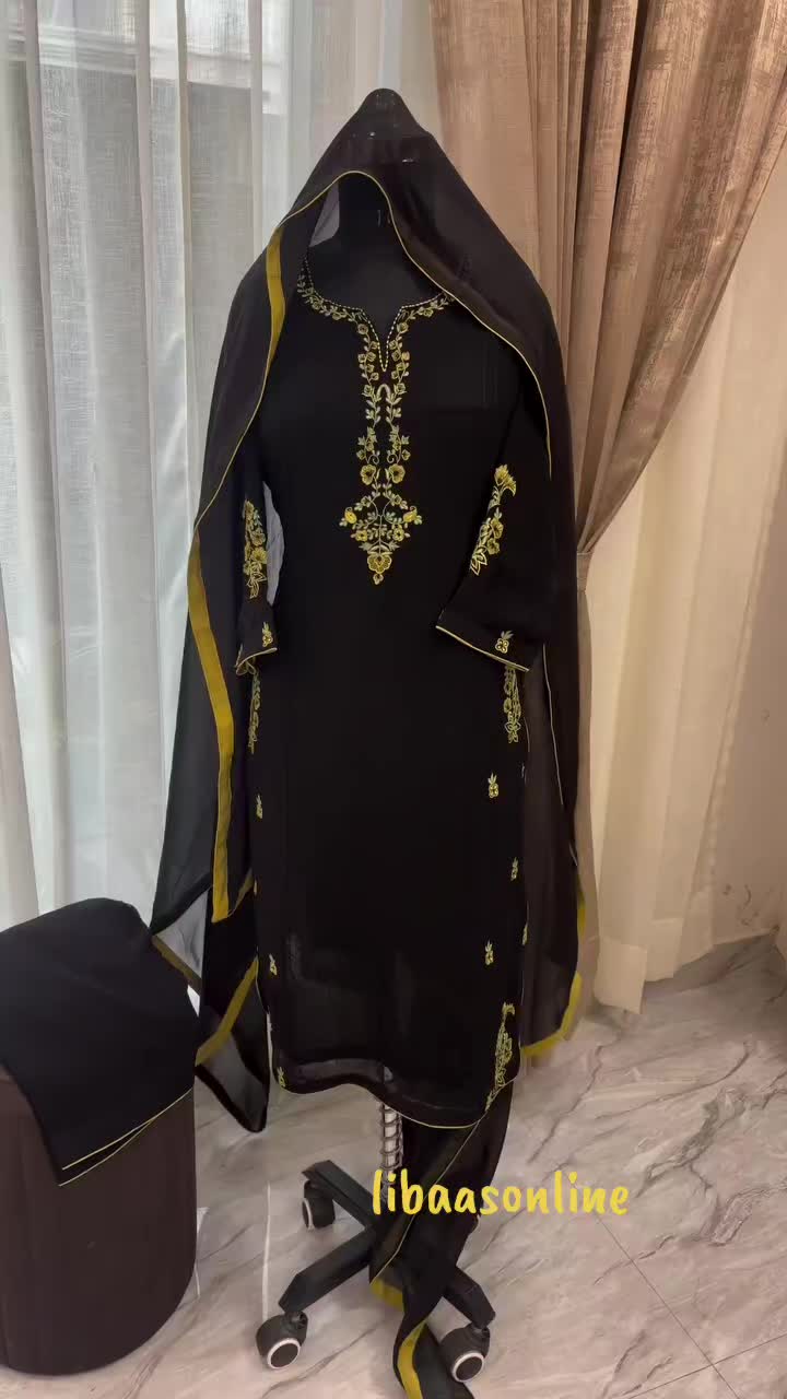 @ਲਿਬਾਸ by ਕੌਰ