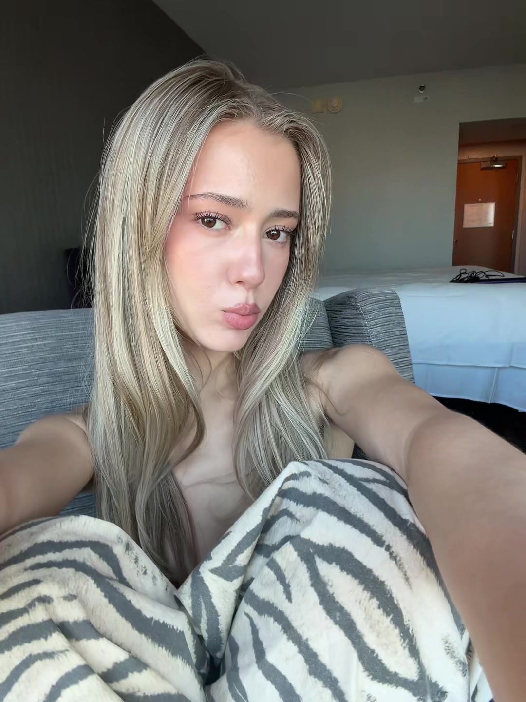 @𝒮