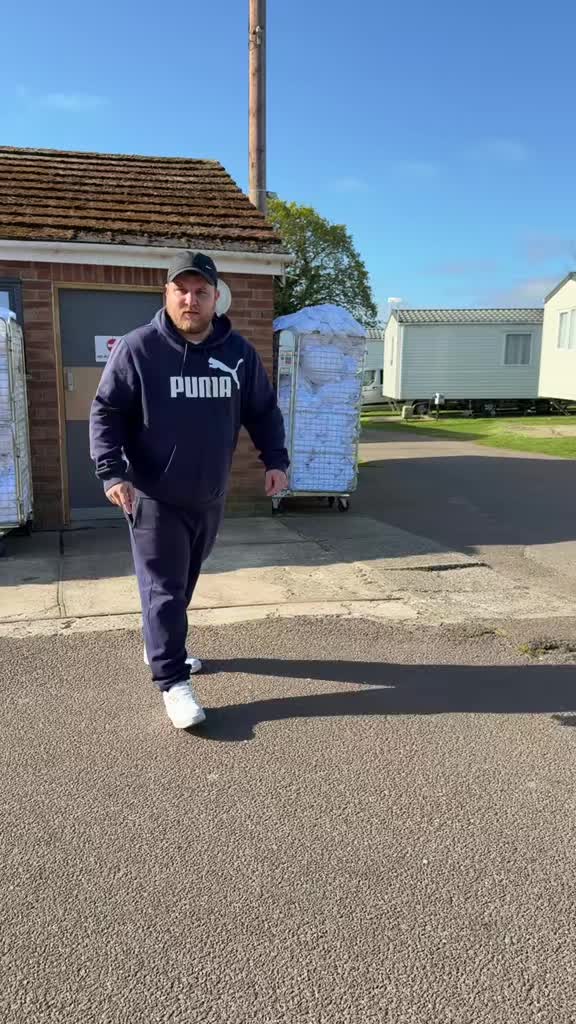 @Jonnytiktok