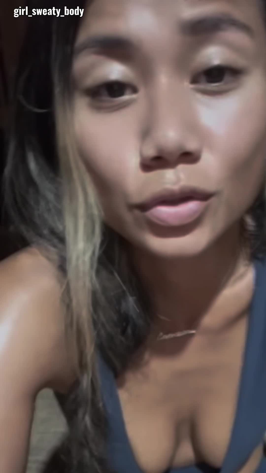 @girl_sweaty_body