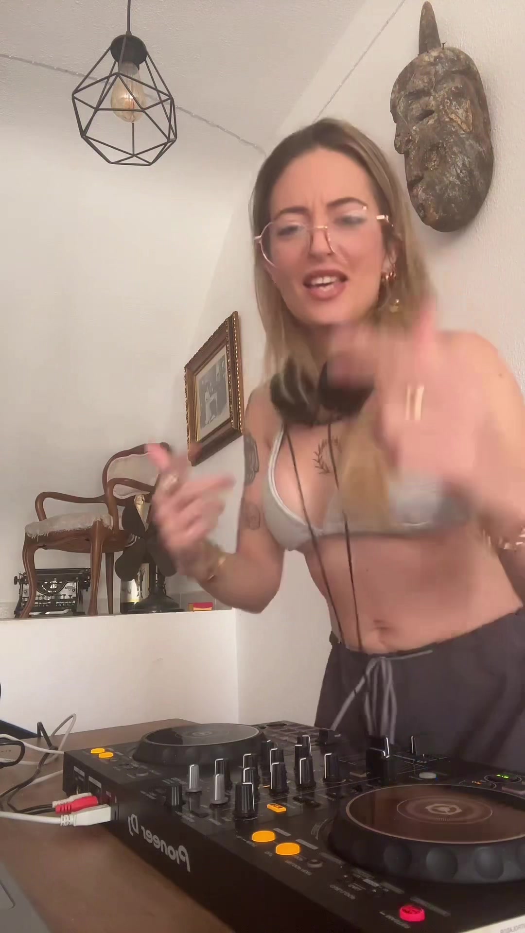 @Emmica🖤 DjDeLuccîa