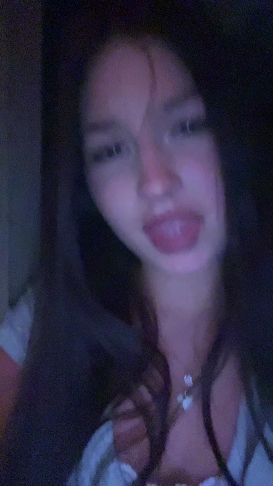 @rebekaviz