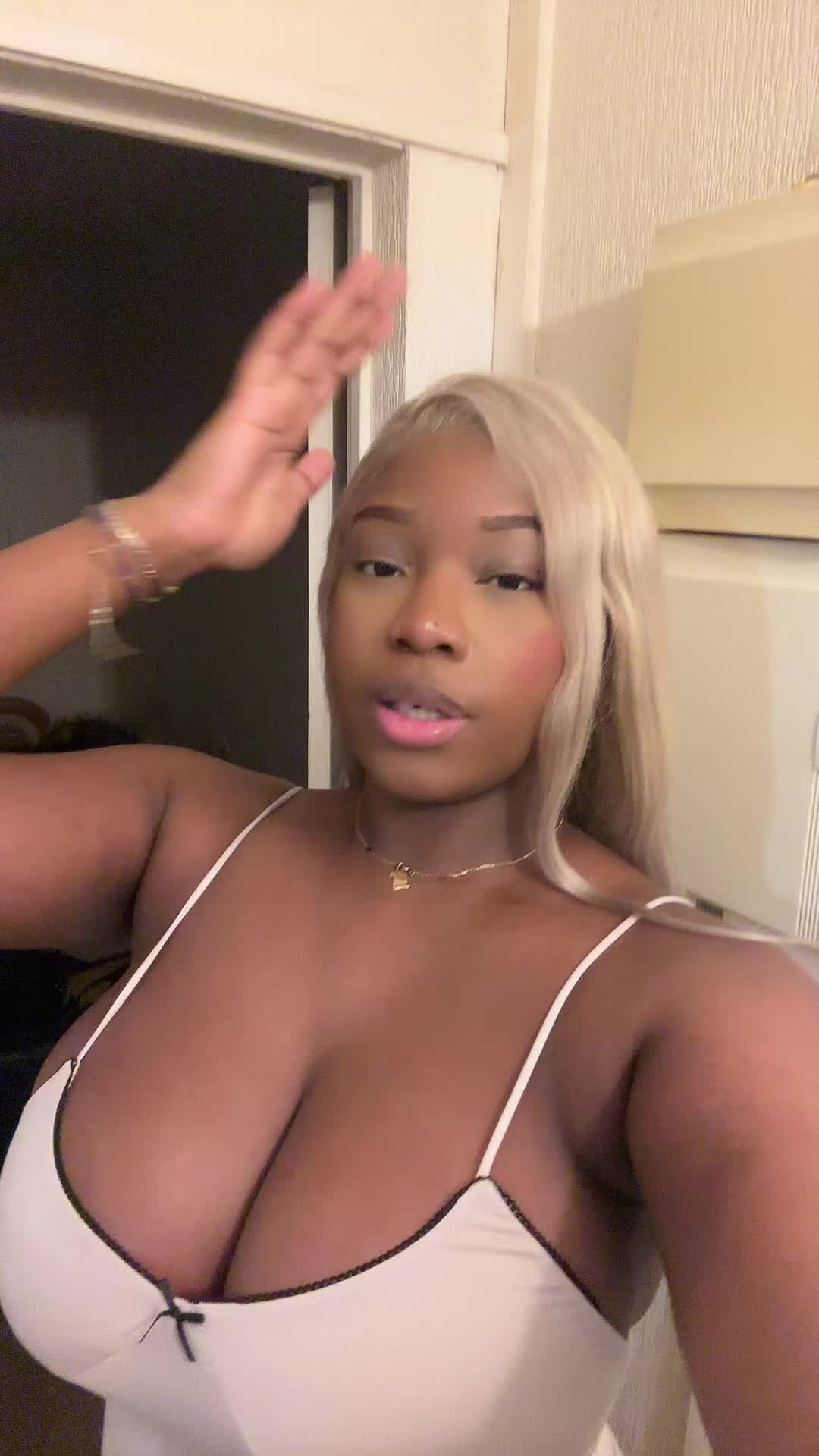 @𝐀𝐍𝐆𝐈💙🪽