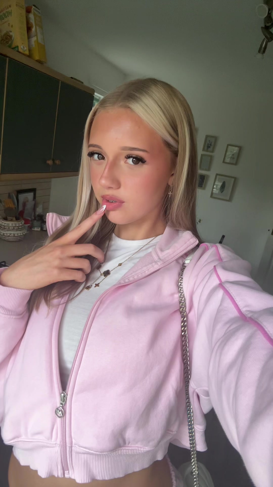 @⭒₊⊹ 𝘭𝘢𝘺𝘭𝘢 𝘬𝘪𝘮 ⭒˚.⋆