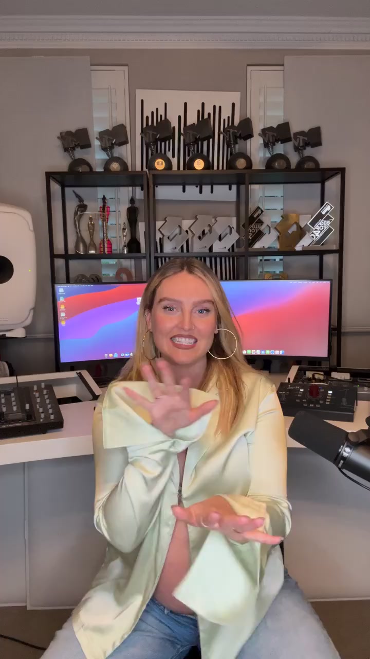 @Daily Perrie. (fan account)