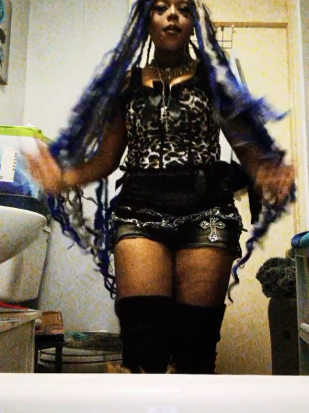 @🖤𝓒𝓱𝓮𝓻𝓲𝓮-𝓛𝓸𝓻𝓮𝓷💫