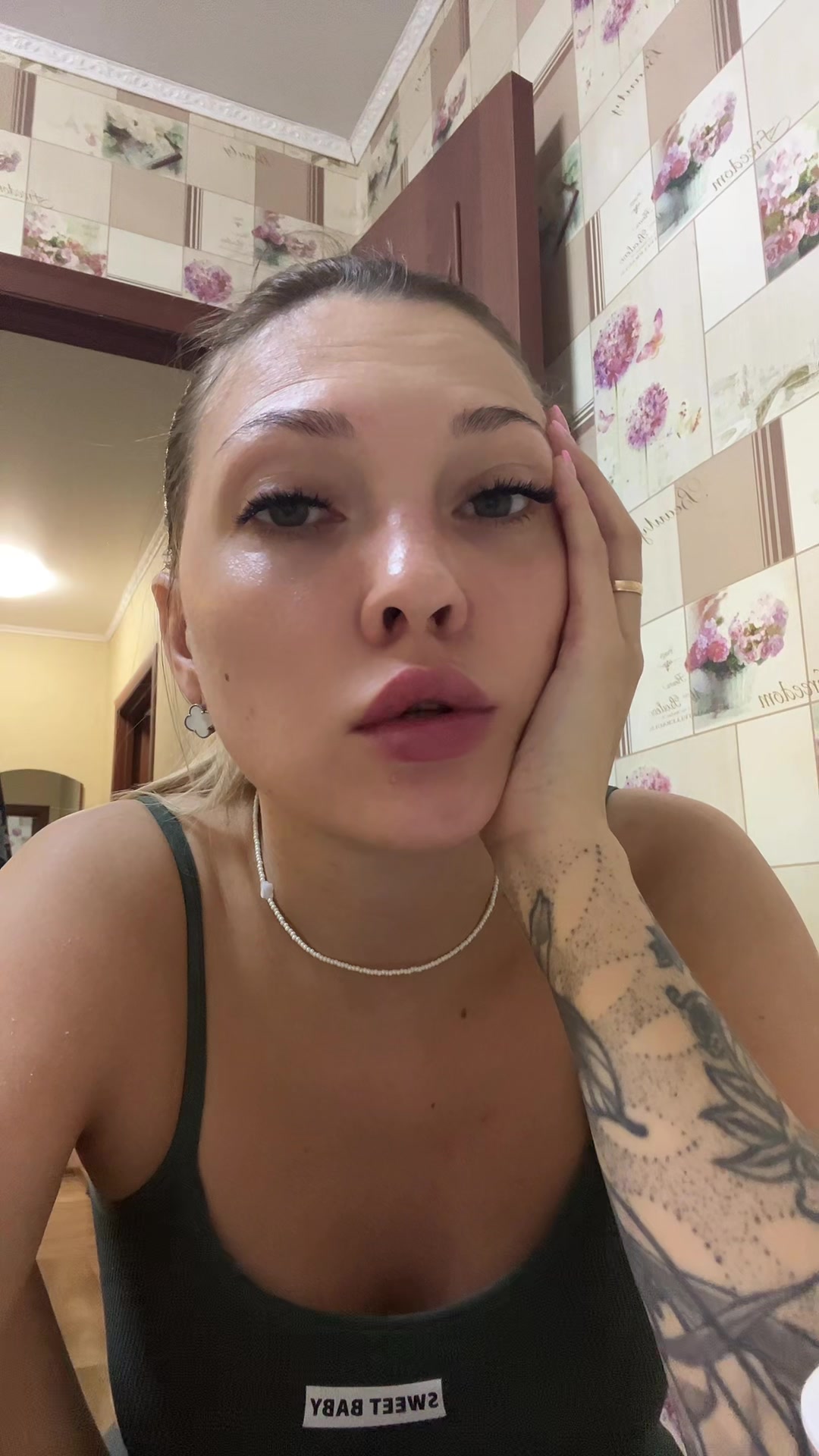 @ЖИЗНЬ ИСПЫТЫВАЕТ
