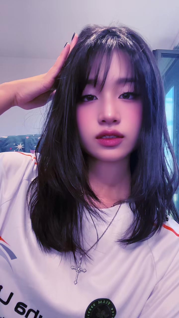 @*:・゚✧ Elle *:・゚✧