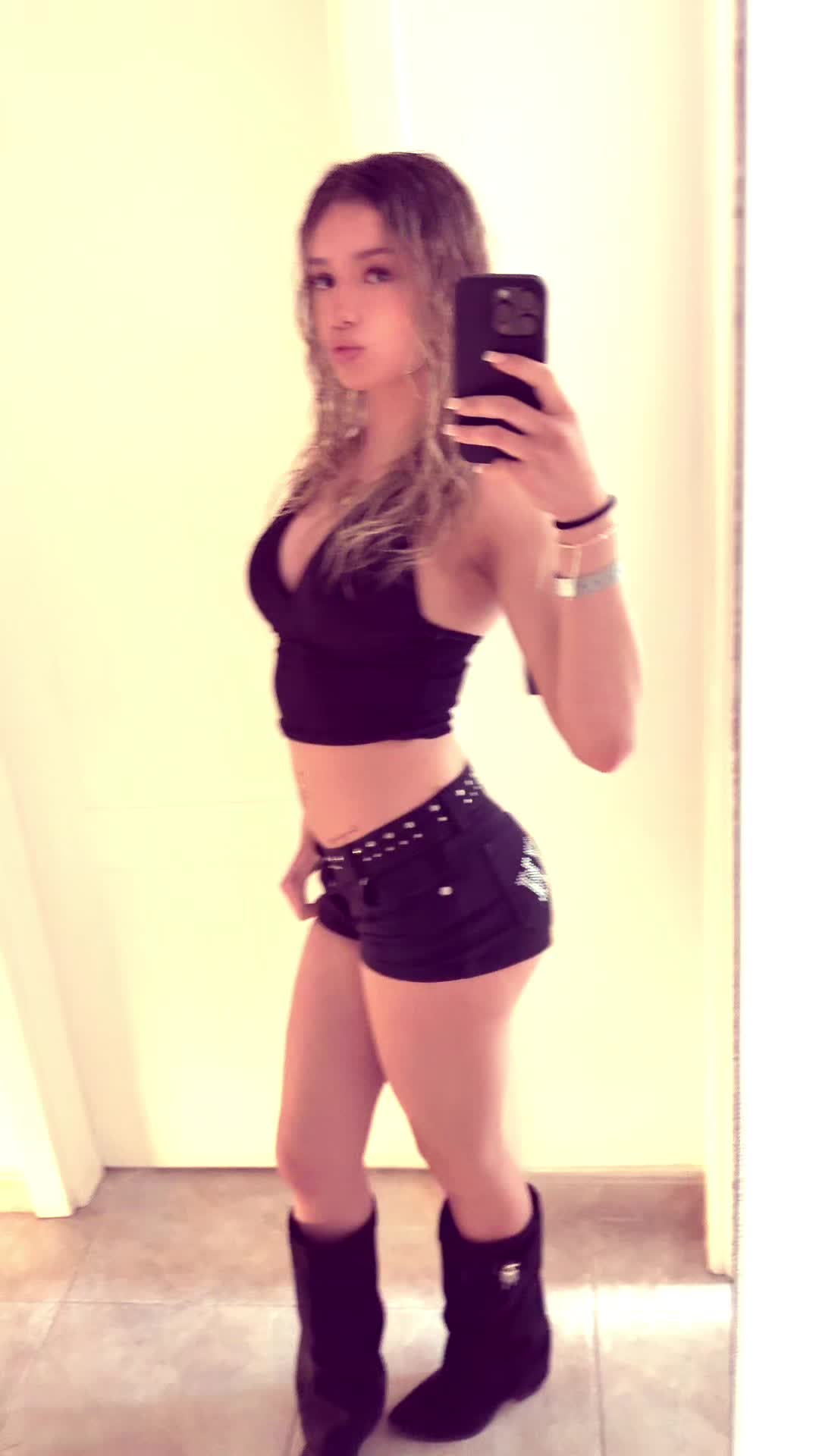 @yourfavblonde