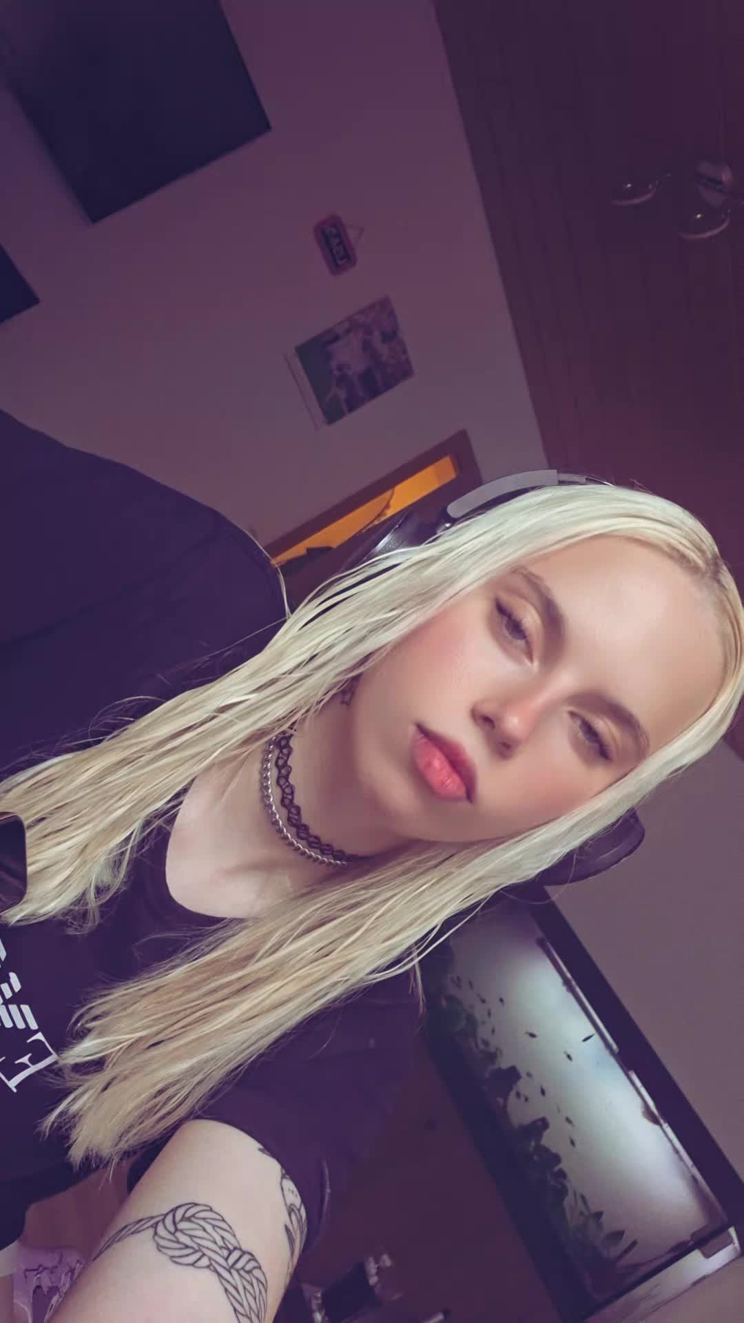 @𝐋𝐢𝐬𝐚