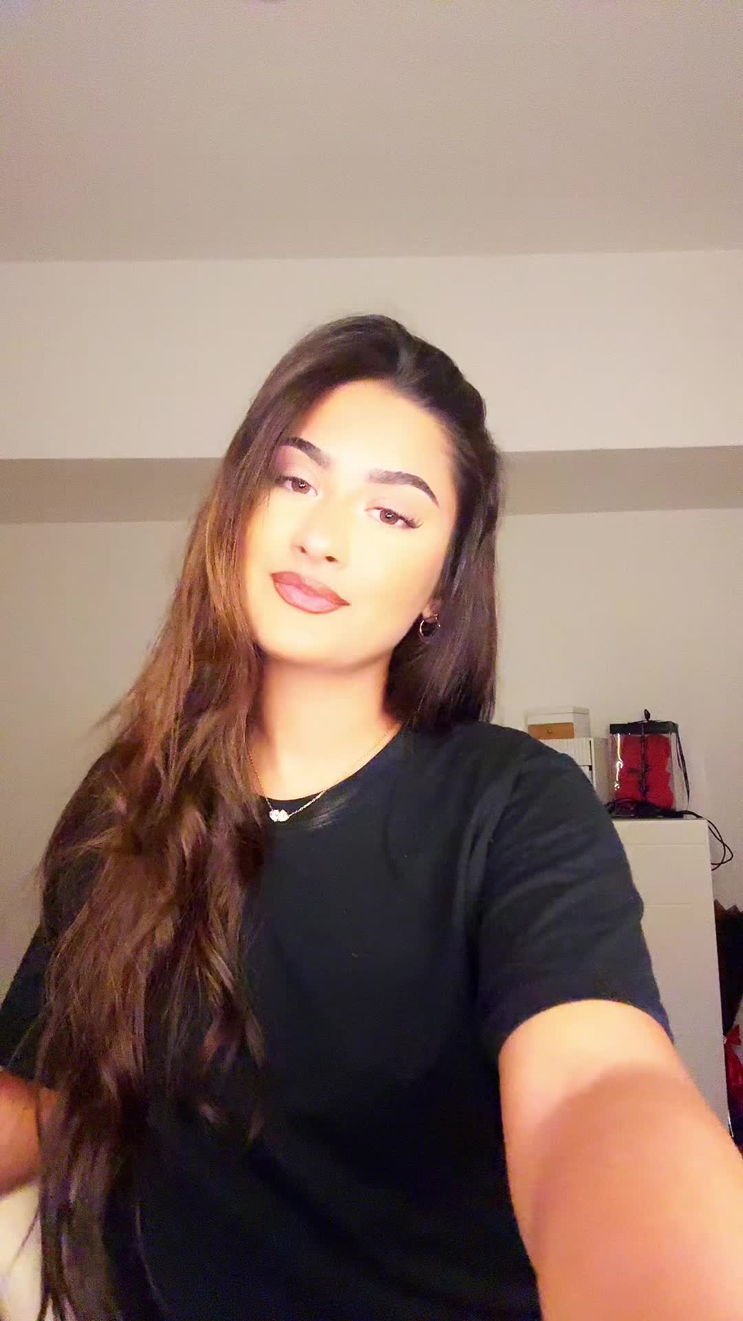 @𝐸🌺