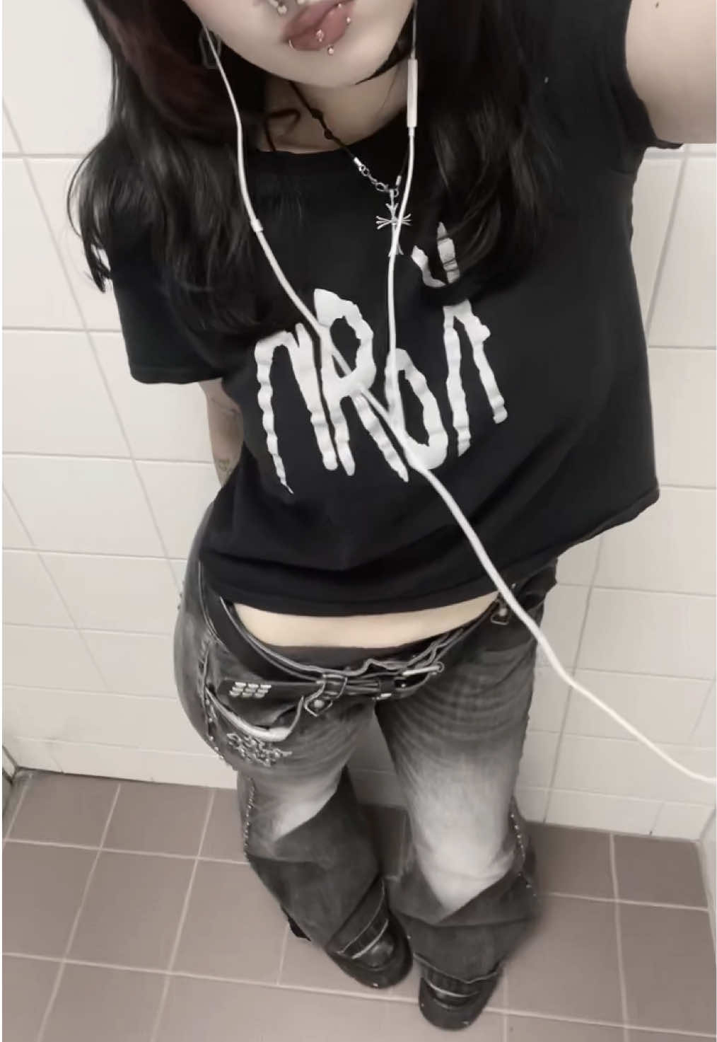 @lari ૮ ․ ․ ྀིა