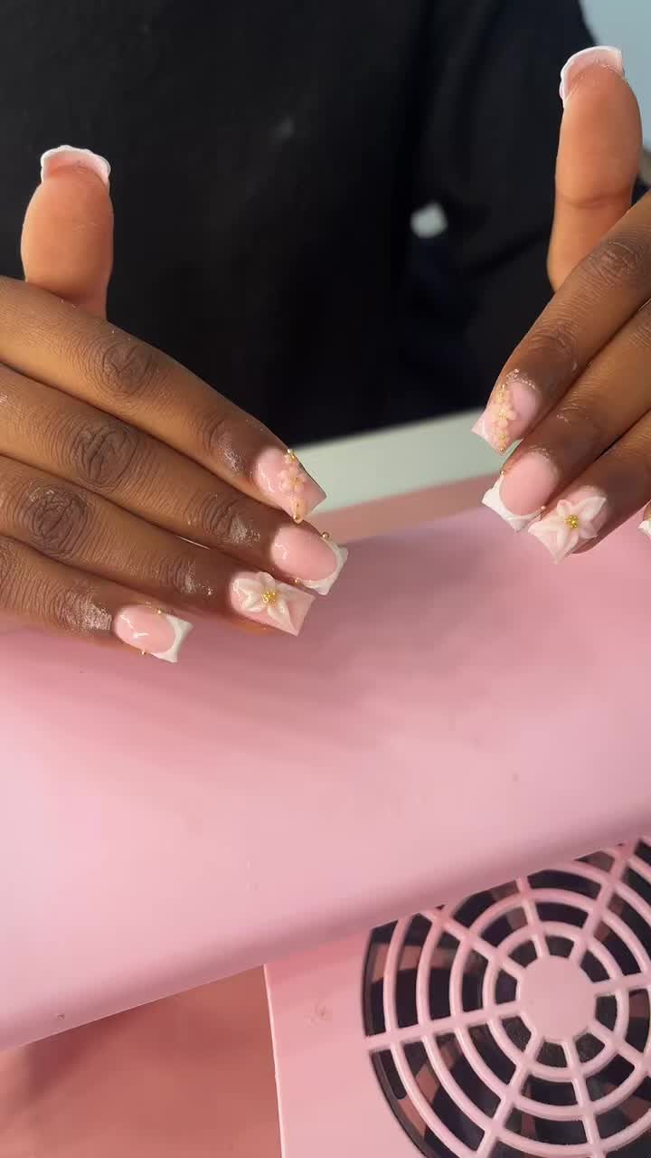 @𝓔𝓵𝓵𝓪💕