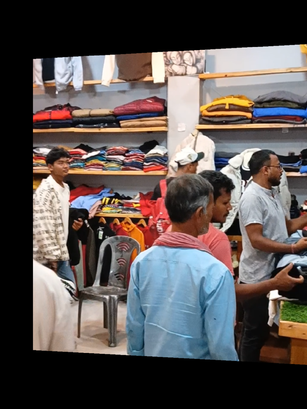 @L👀K_@_ME_👕👖🛍️