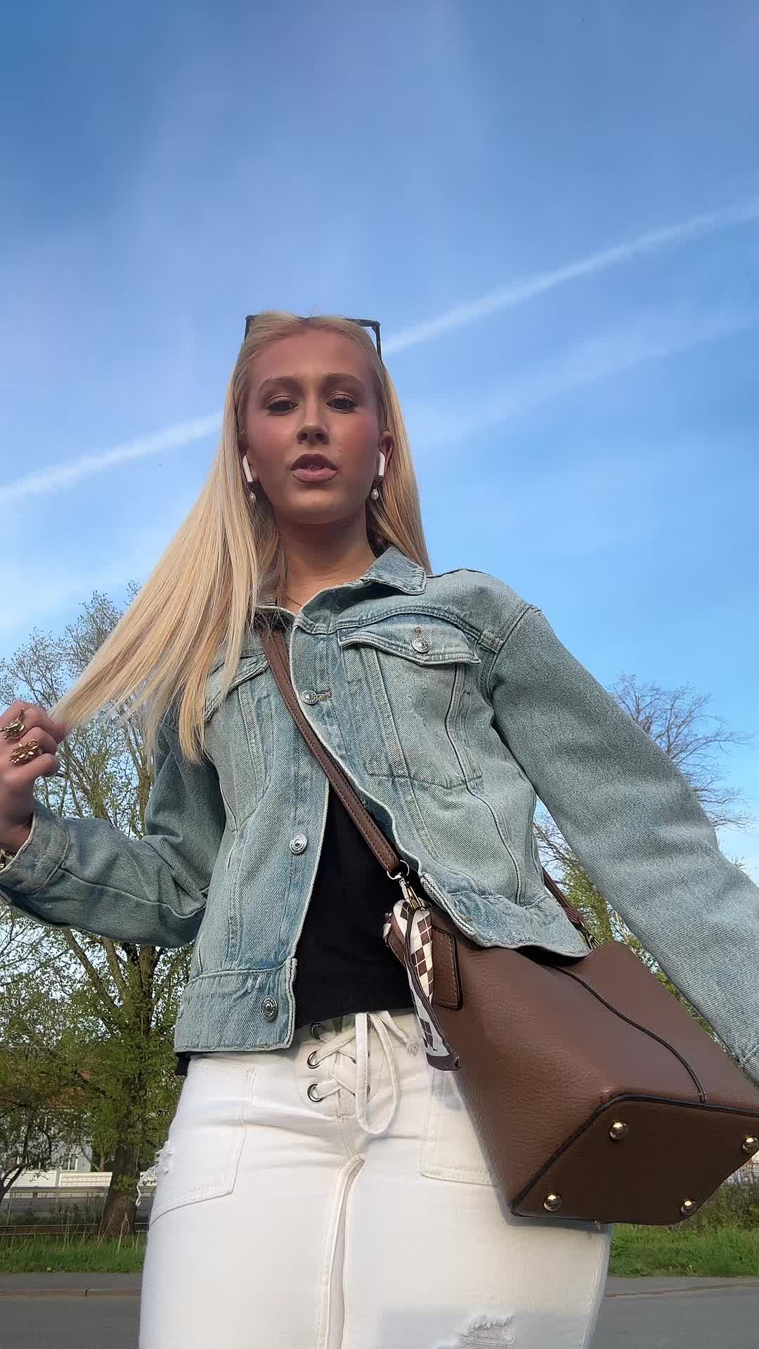 @dinrebecca1