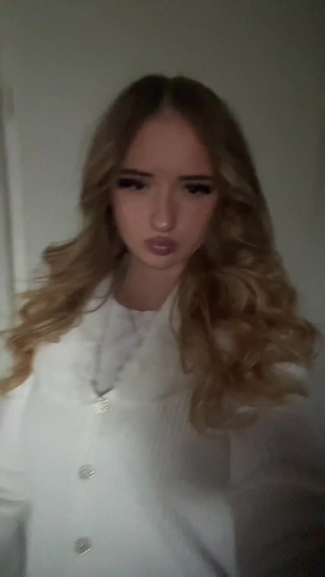@𝐰𝐚𝐯𝐲𝐲_𝐩𝐢𝐚