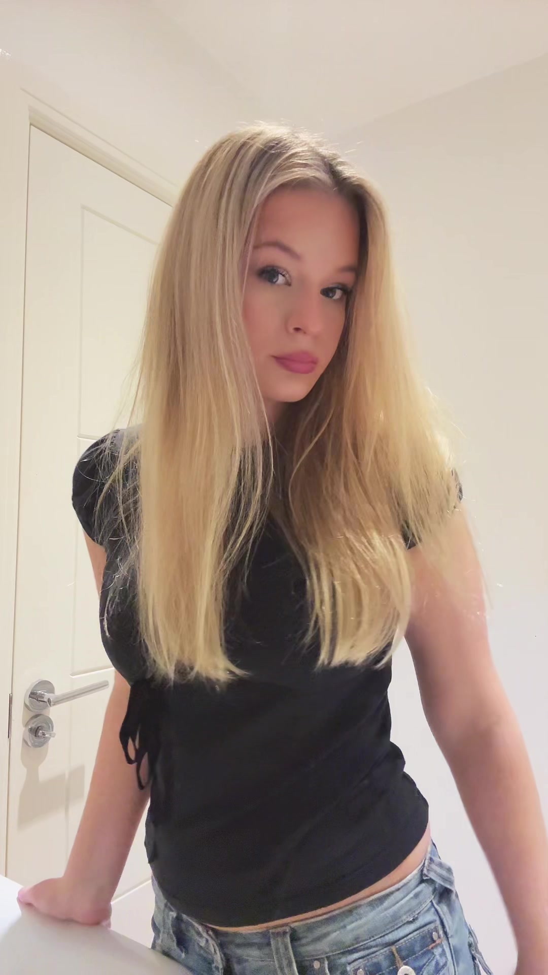 @sophie_wallis_