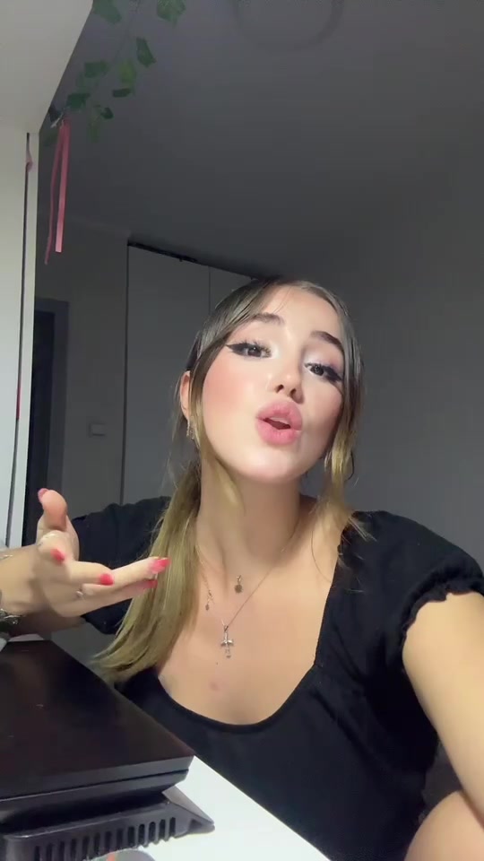 @Miriamisuwu ๐ฐ๐๐ฆ