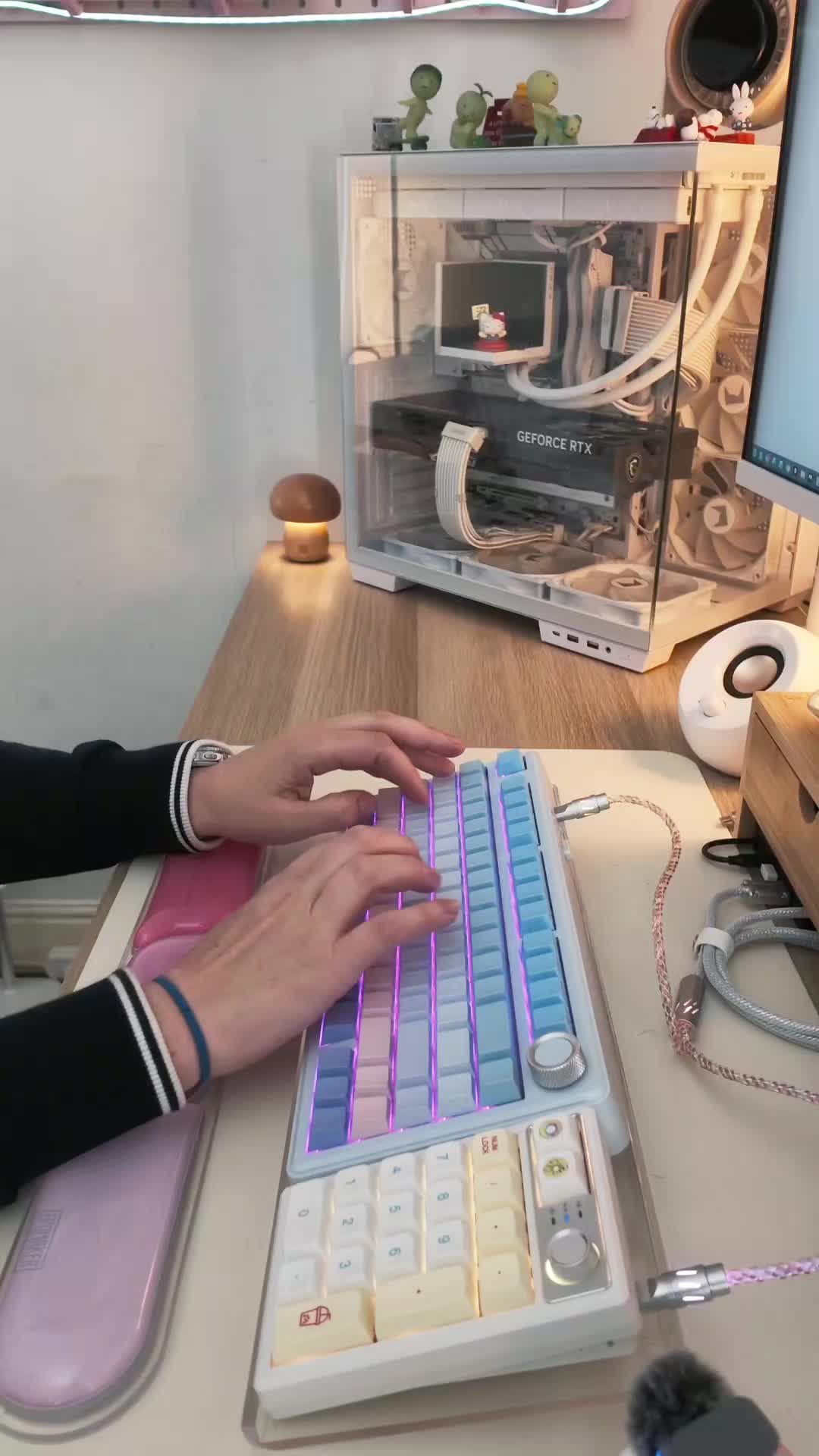 @Katie | WFH | Keebs | Cosy